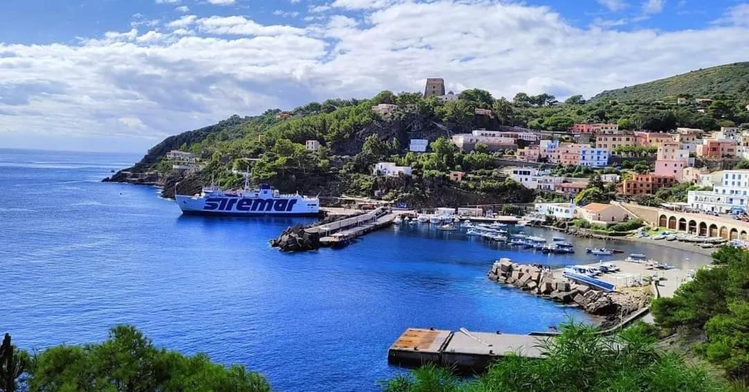 شقة Casa Azzurra Con Vista Mare Isola di Ustica المظهر الخارجي الصورة